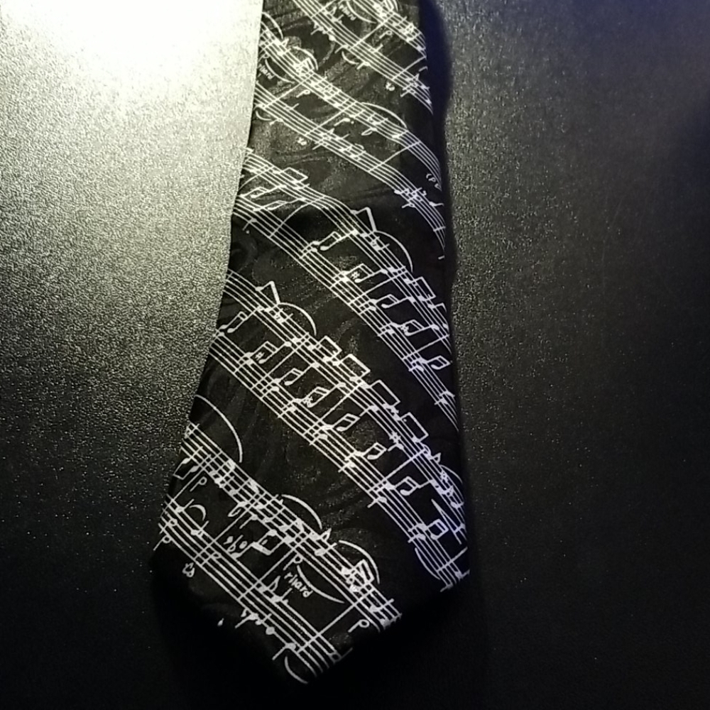 NWT black with white note sheet music tie